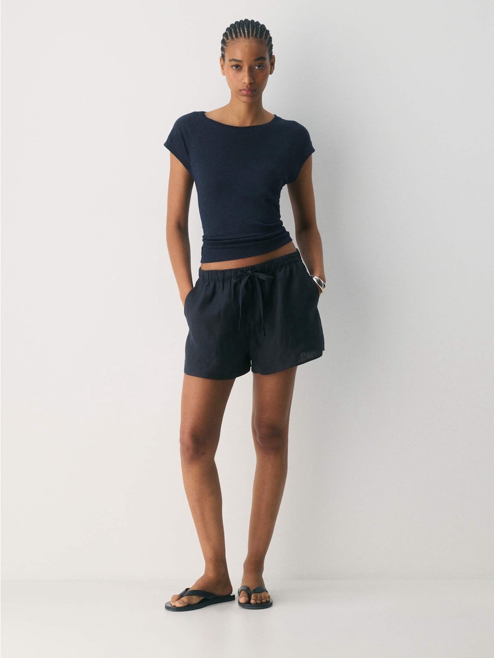 Aritzia Wilfred Free Womens Medium Sail Shorts Pull-On Drawstring Raw Hem Black